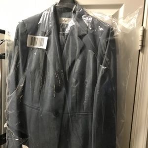 Le Suit Women's End 2 Button Notch Lapel Pant Suit